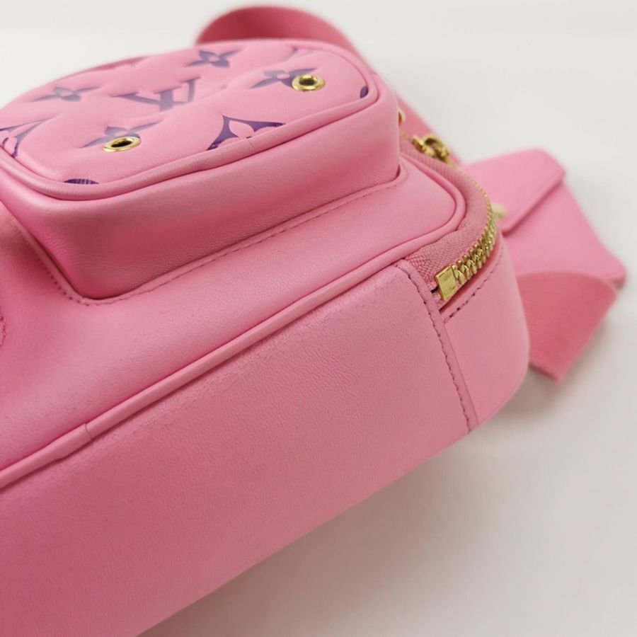LV路易威登 Utility Crossbody 粉色皮革老花壓紋炸藥包相機包~晶片款-7