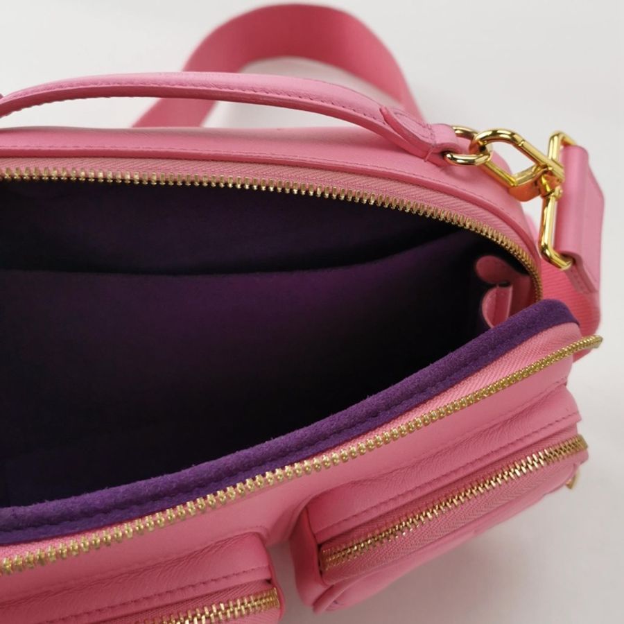 LV路易威登 Utility Crossbody 粉色皮革老花壓紋炸藥包相機包~晶片款-10