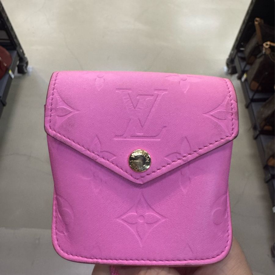 LV路易威登 Utility Crossbody 粉色皮革老花壓紋炸藥包相機包~晶片款-14