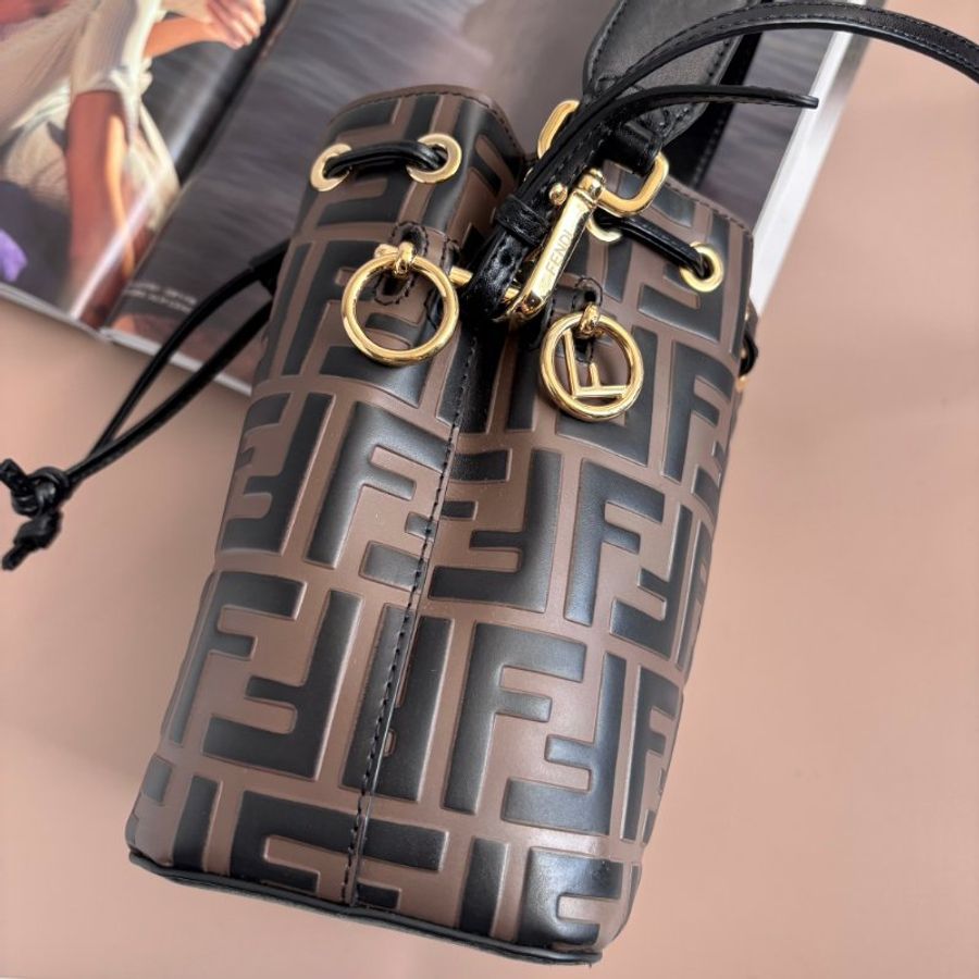 ::FENDI:: 經典滿版花紋 Mon Tresor 壓印LOGO 水桶包 手提包 斜背包-1