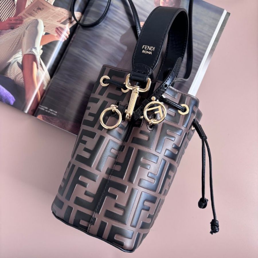 ::FENDI:: 經典滿版花紋 Mon Tresor 壓印LOGO 水桶包 手提包 斜背包-2