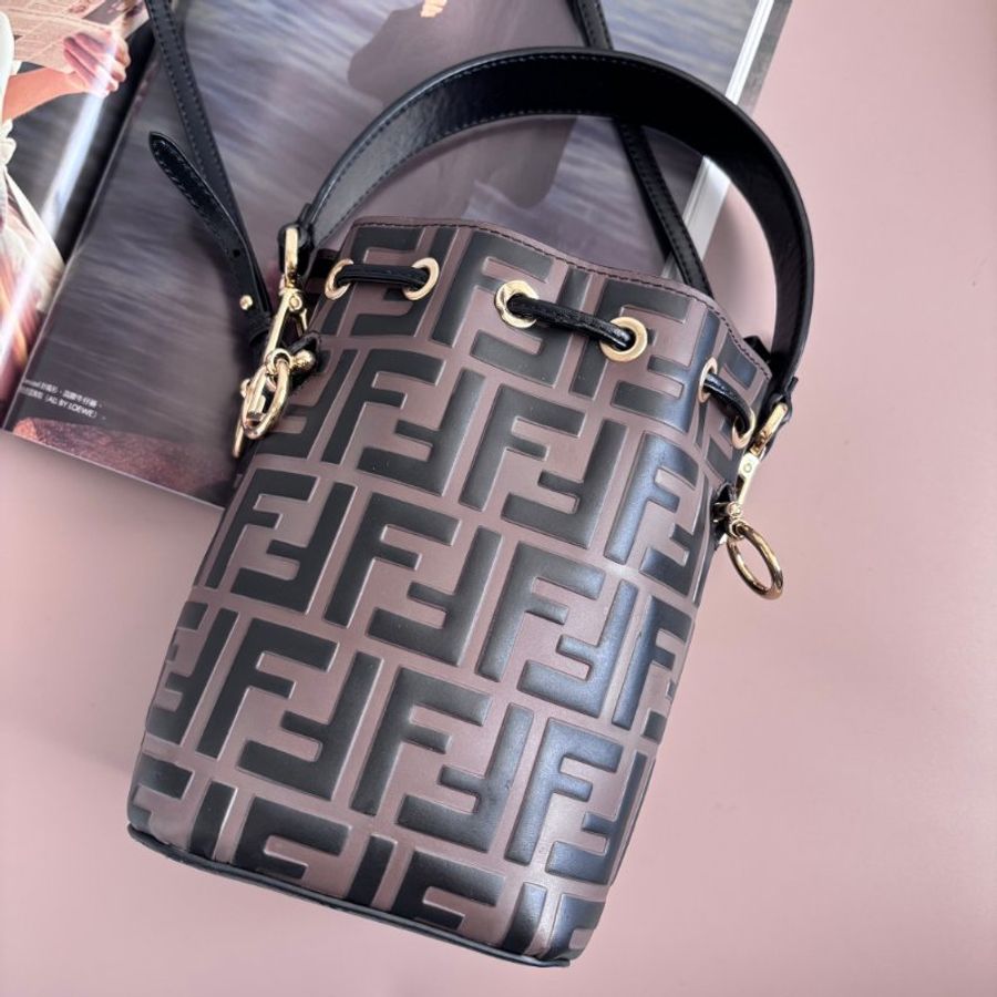 ::FENDI:: 經典滿版花紋 Mon Tresor 壓印LOGO 水桶包 手提包 斜背包-3