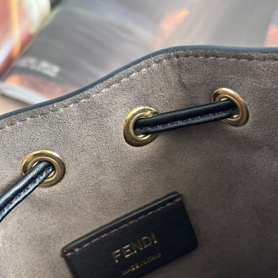 ::FENDI:: 經典滿版花紋 Mon Tresor 壓印LOGO 水桶包 手提包 斜背包-20