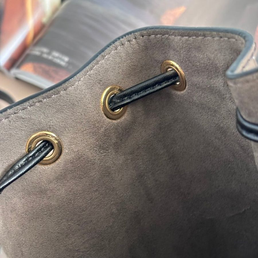 ::FENDI:: 經典滿版花紋 Mon Tresor 壓印LOGO 水桶包 手提包 斜背包-22
