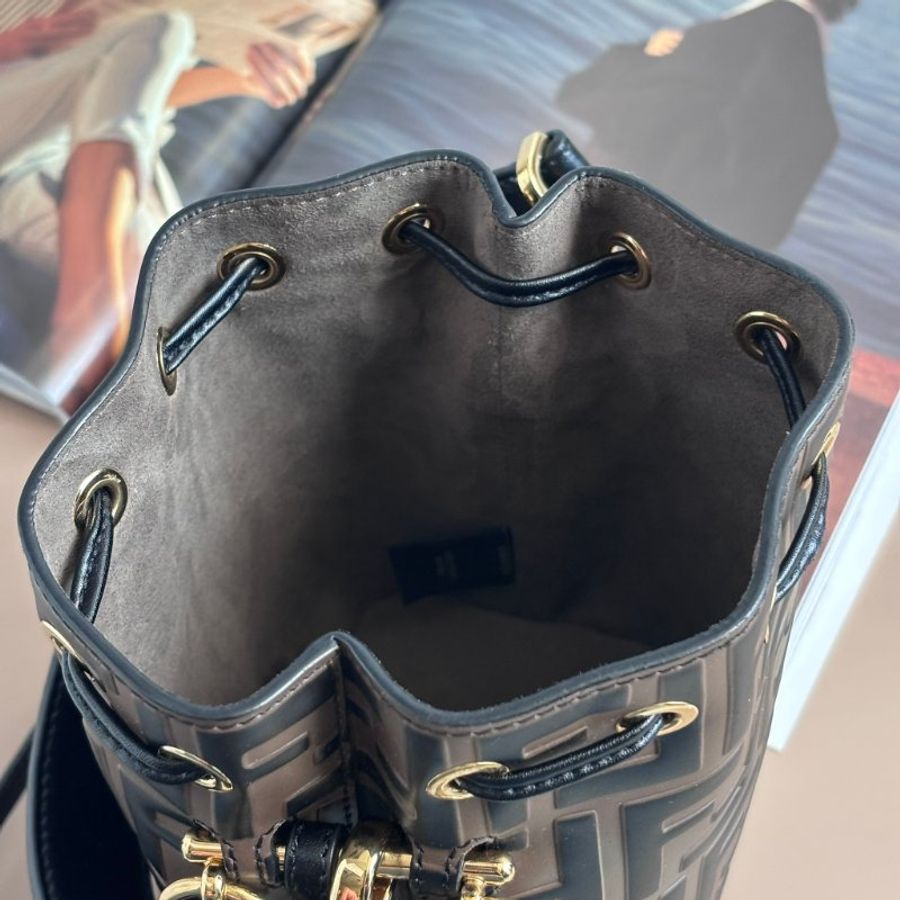 ::FENDI:: 經典滿版花紋 Mon Tresor 壓印LOGO 水桶包 手提包 斜背包-24