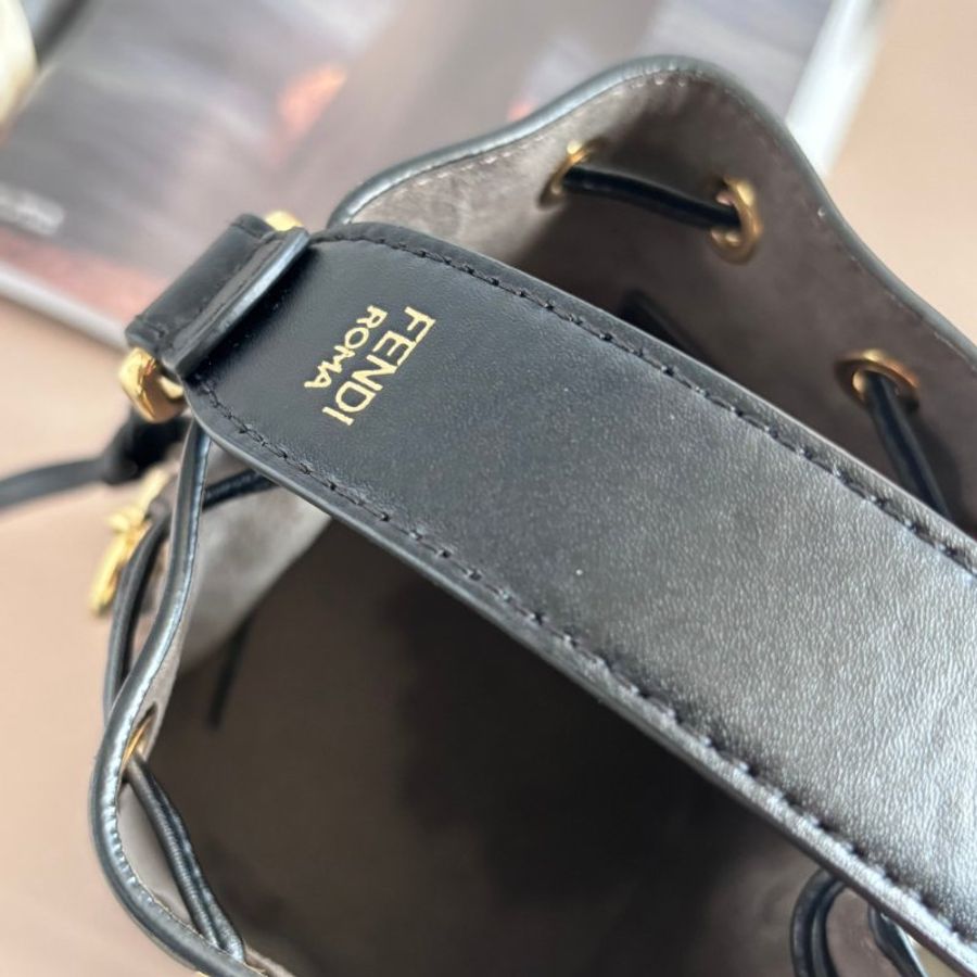 ::FENDI:: 經典滿版花紋 Mon Tresor 壓印LOGO 水桶包 手提包 斜背包-37