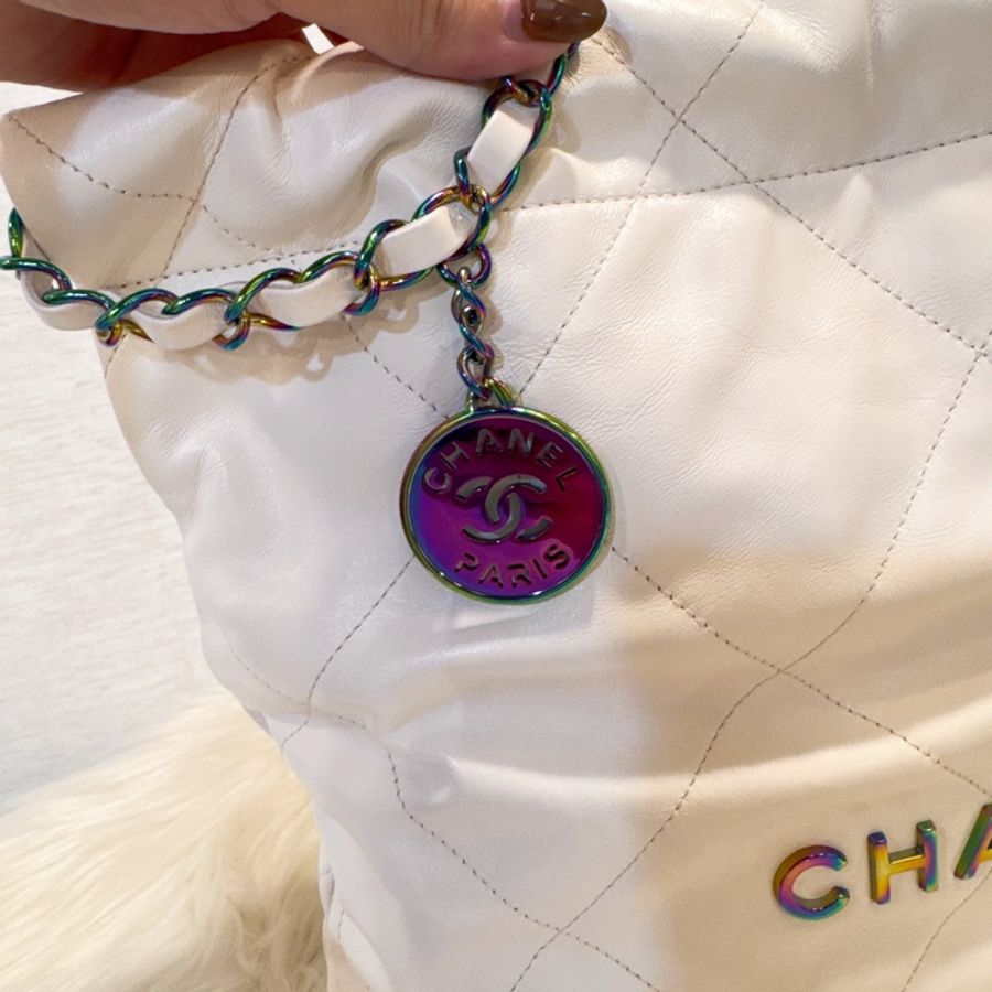 Chanel 22 Bag 白牛皮彩色金屬小號 24C 近全新-8