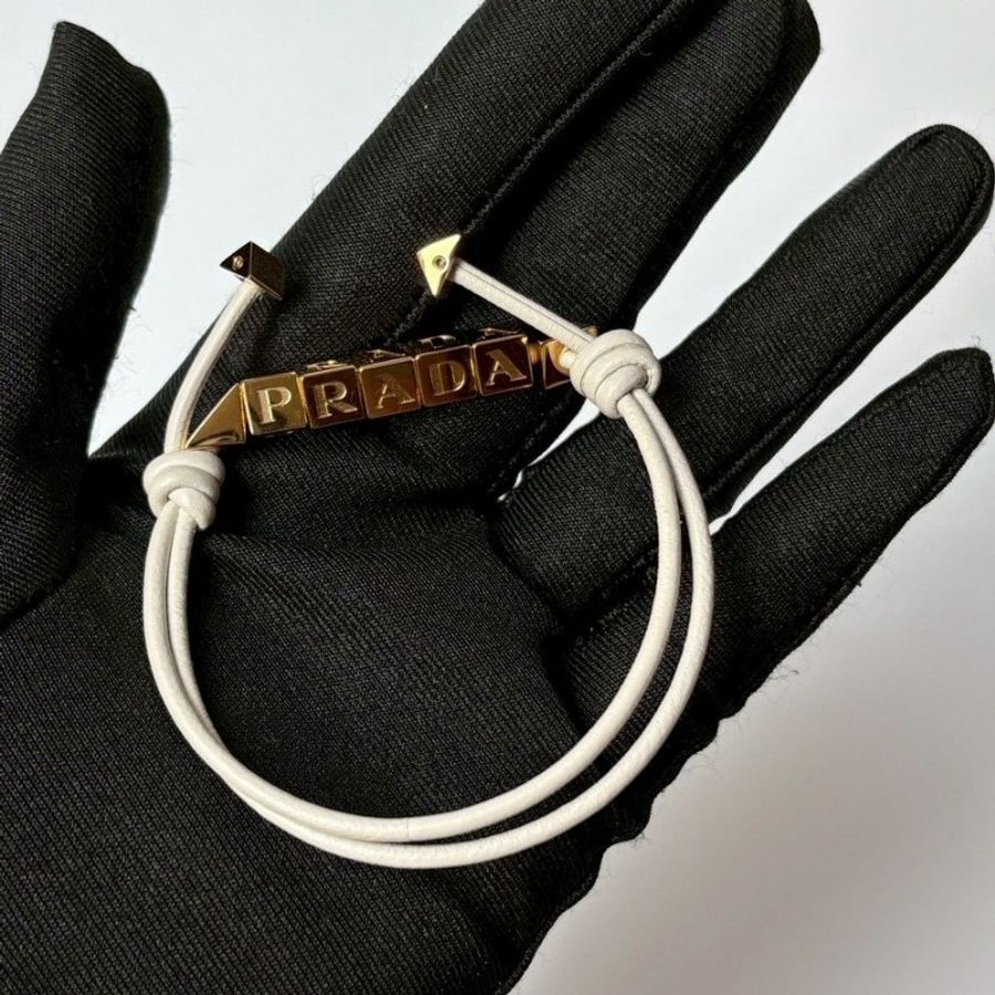 Prada 金方塊白皮繩手鍊-3