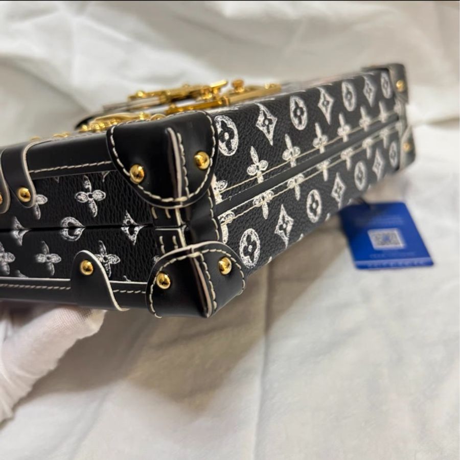 LV 黑色貓咪限量版 全皮金屬印花硬盒子petite Malle 尺寸約20*13*6cm 附件：盒子 塵袋。-9