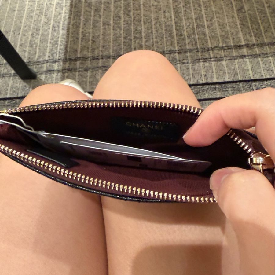全新全配 Chanel 經典菱格紋 一字拉零錢包 ( 黑金)2025年-2