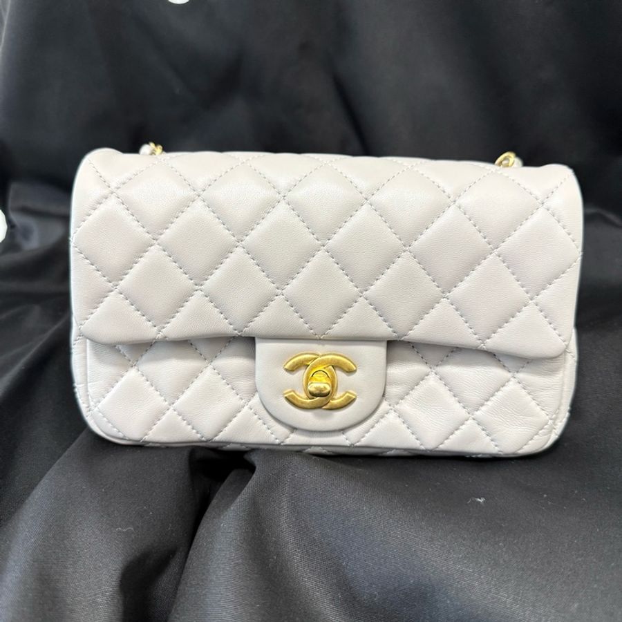 Chanel 🪐金球💫經典調節金球淡灰色19公分仙女包-3