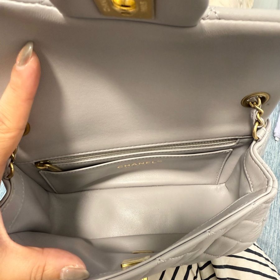 Chanel 🪐金球💫經典調節金球淡灰色19公分仙女包-6