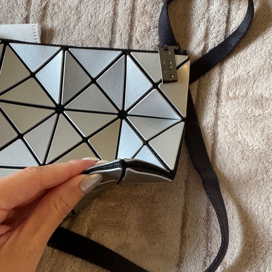 ISSEY MIYAKE 三宅一生BAOBAO 3x4小型斜背包-3