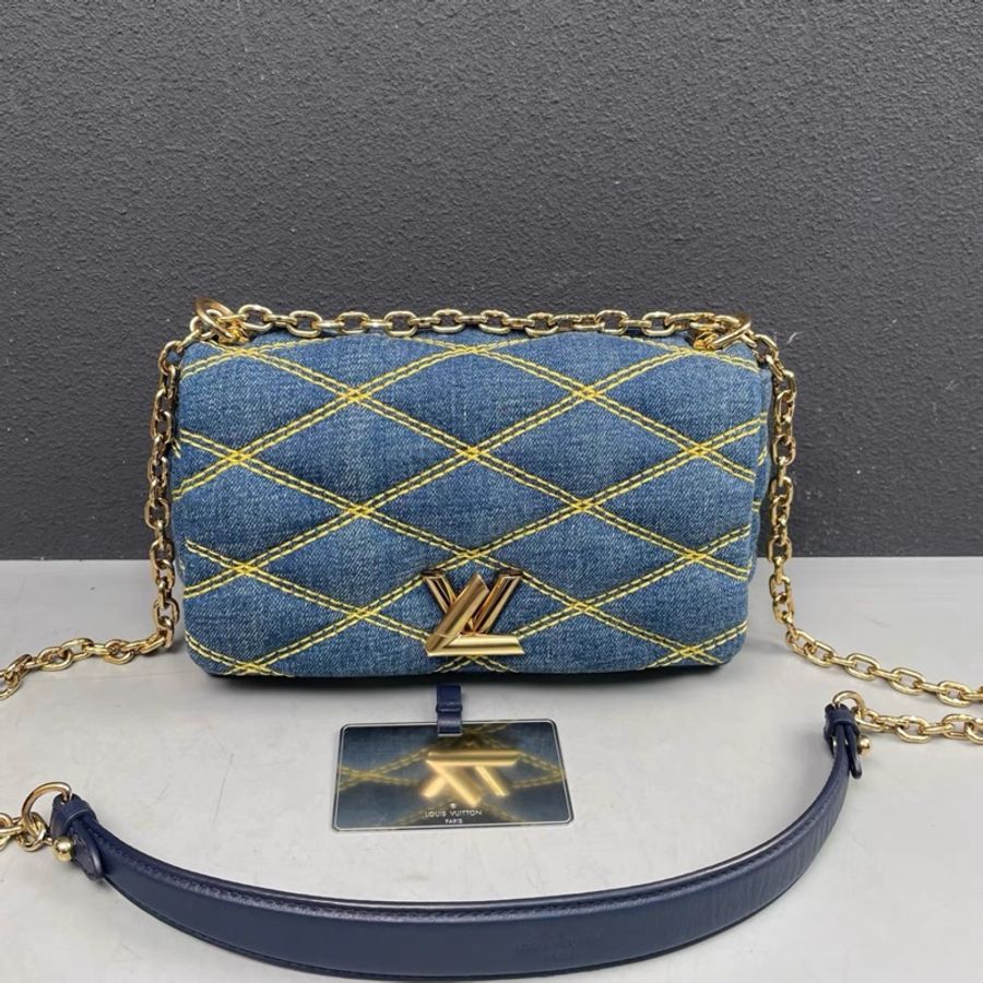 Louis Vuitton • Twist 限量牛仔丹寧菱格鏈條包 原價近20w-4