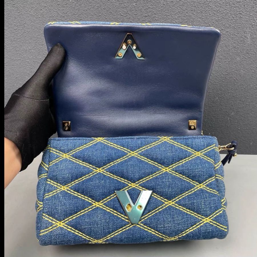 Louis Vuitton • Twist 限量牛仔丹寧菱格鏈條包 原價近20w-11