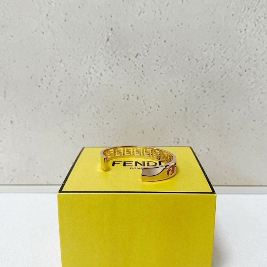 Fendi鏤空字母F開口手鐲
玫瑰金色-2