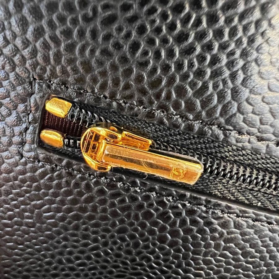 chanel 黑荔枝牛皮WOC金釦下蓋6卡斜背包-13