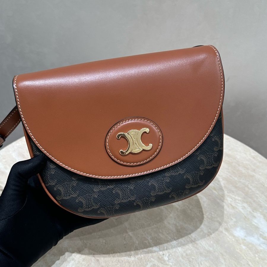Celine Triomphe 焦糖色 牛皮 金扣單肩斜挎包郵差包馬鞍包-9