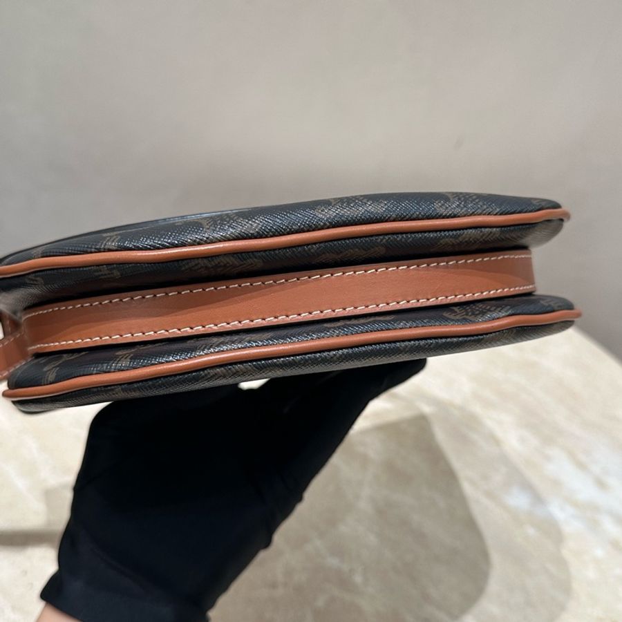 Celine Triomphe 焦糖色 牛皮 金扣單肩斜挎包郵差包馬鞍包-12