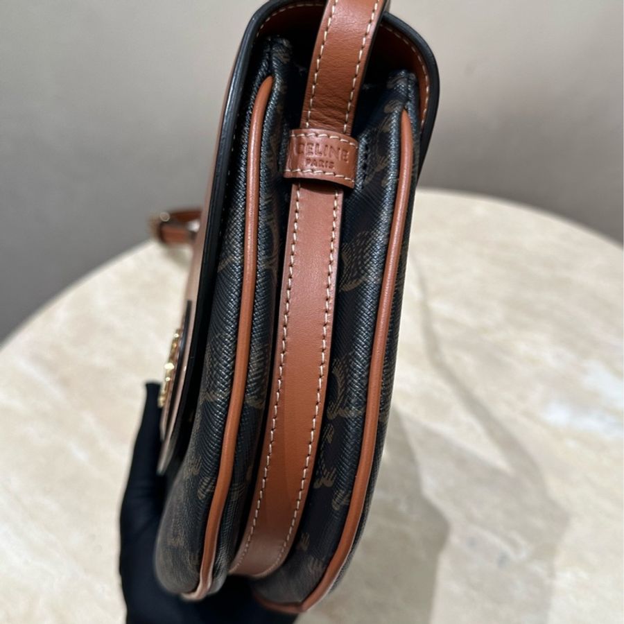Celine Triomphe 焦糖色 牛皮 金扣單肩斜挎包郵差包馬鞍包-13