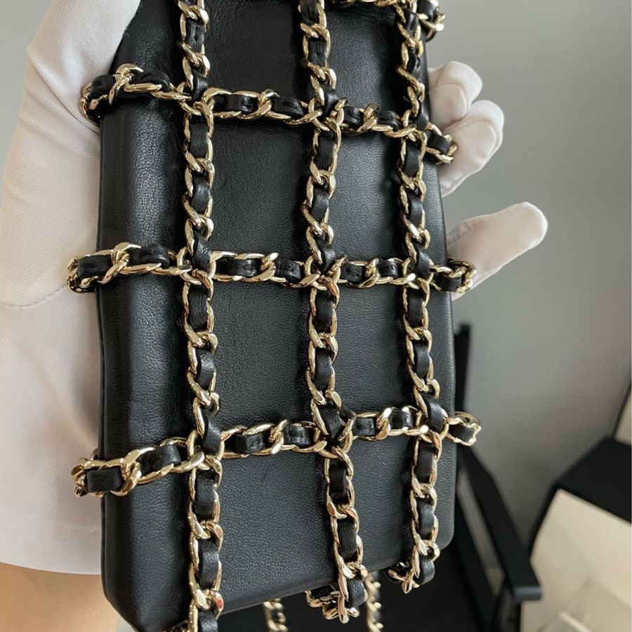 Chanel 黑金羊皮手機包 大手機也能放 31開有卡-2