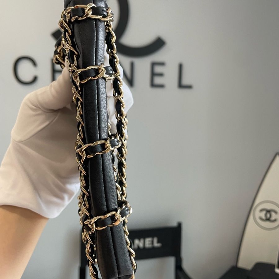Chanel 黑金羊皮手機包 大手機也能放 31開有卡-3
