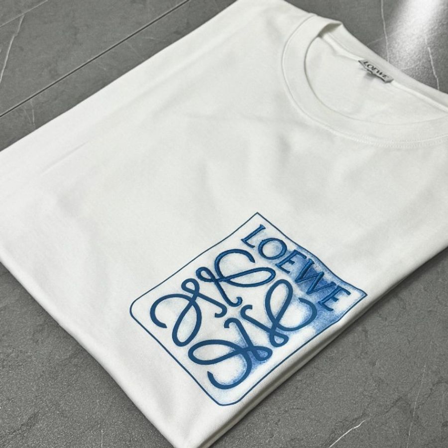🚨 雙11最後倒數・今晚錯過等明年!【LOEWE 羅意威】白藍LOGO刺繡印花T恤-2