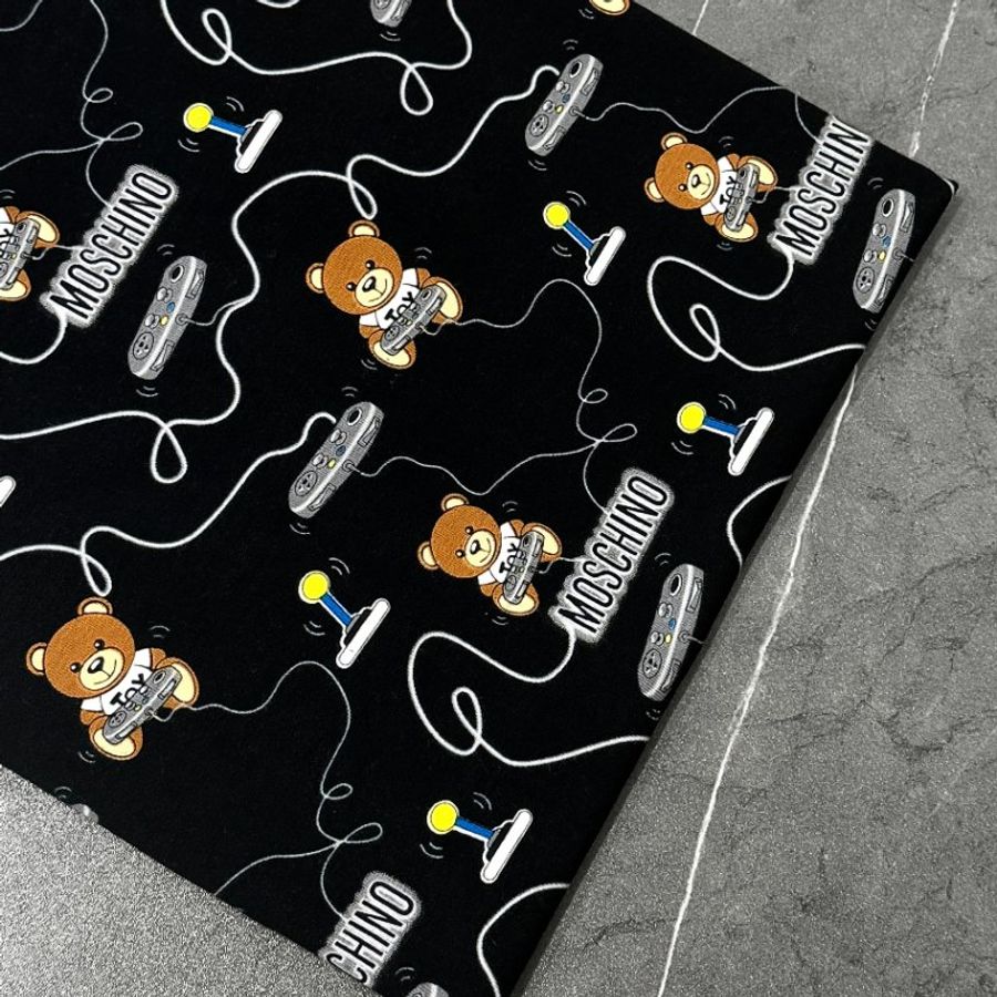 🚨 雙11最後倒數・今晚錯過等明年!【MOSCHINO】滿版印花LOGO 黑色T恤-3