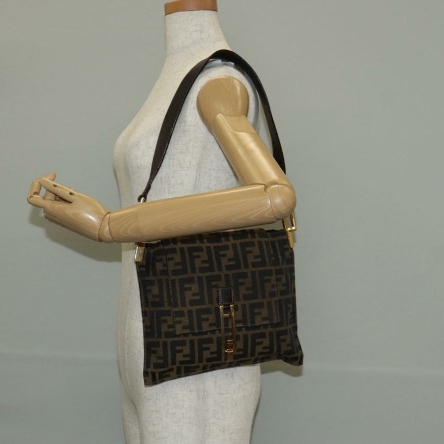 【日本直送】FENDI Zucca帆布Mamma Baguette單肩包 黑色 棕色 金色 正品 145885V-23