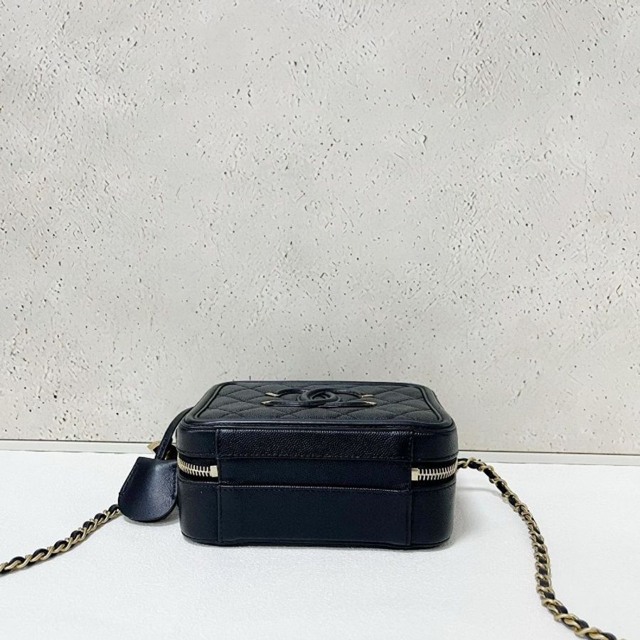 Chanel vanity case small-3