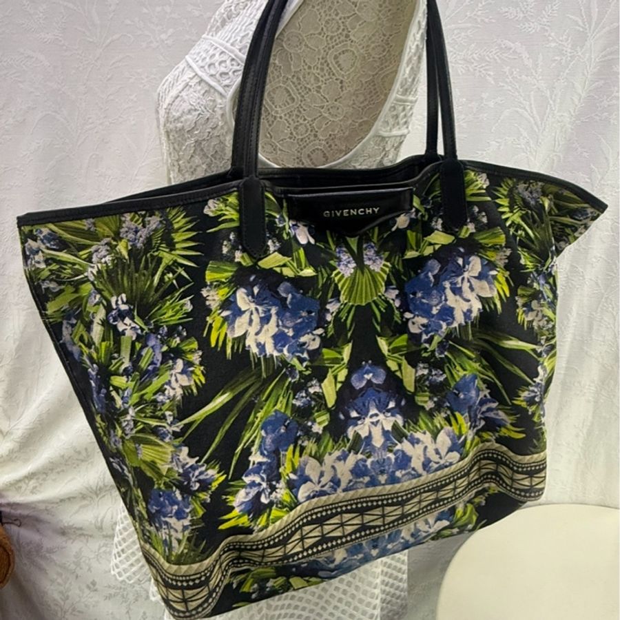 Givenchy Tote Bag-3