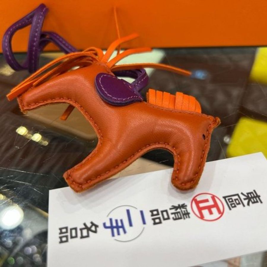 東區正精品㊣HERMES 愛馬仕橘色拼紫色皮革小馬吊飾掛飾小款 Z刻 RZ5916-3