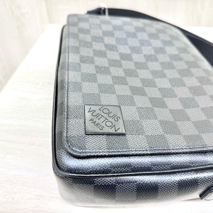 LV黑灰棋盤格帆布District PM郵差包N42710-12