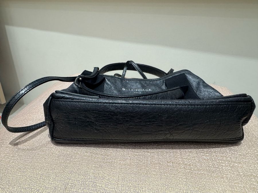 BALENCIAGA 斜揹包-9