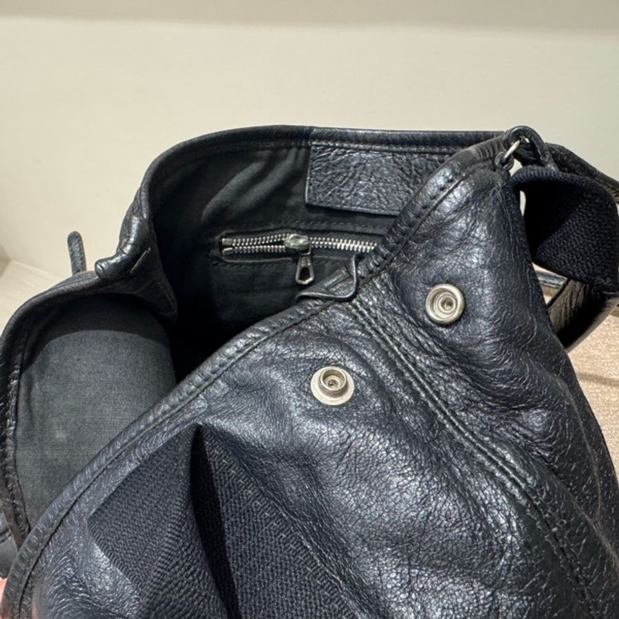 BALENCIAGA 斜揹包-12