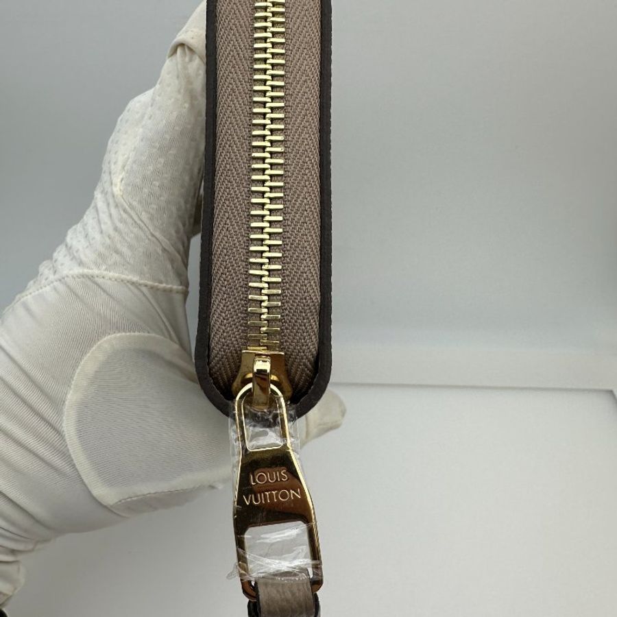 Louis Vuitton 路易威登 奶油色Monogram Empreinte Zippy 皮夾-4