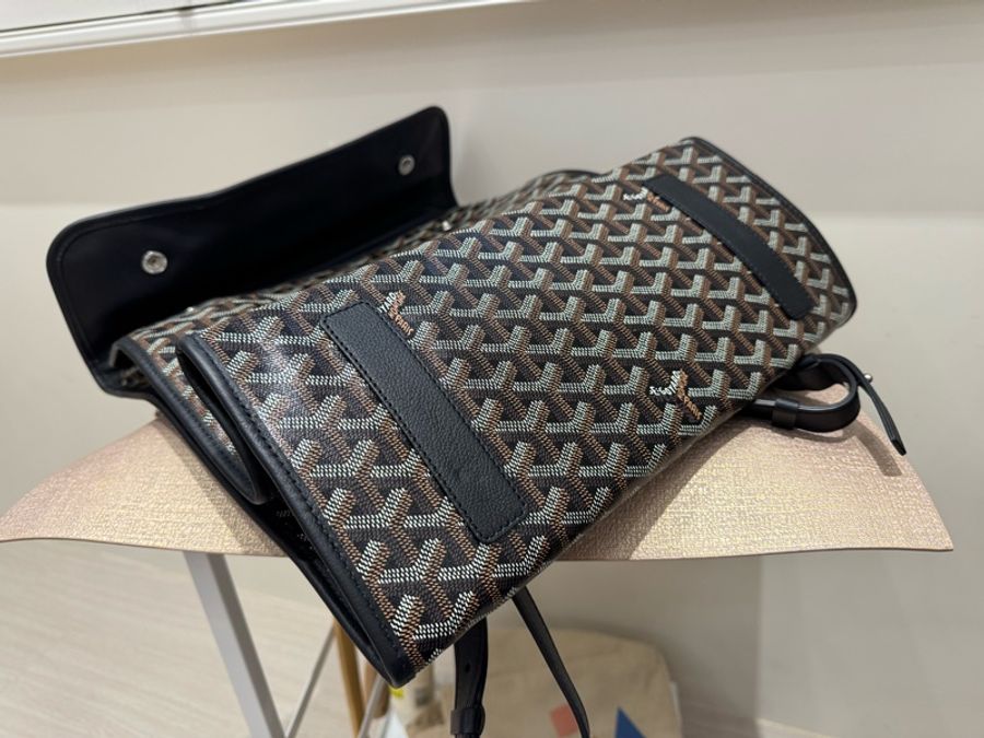 Goyard SAINT LEGER 中性雙扣翻 蓋折疊後背包(黑)-9