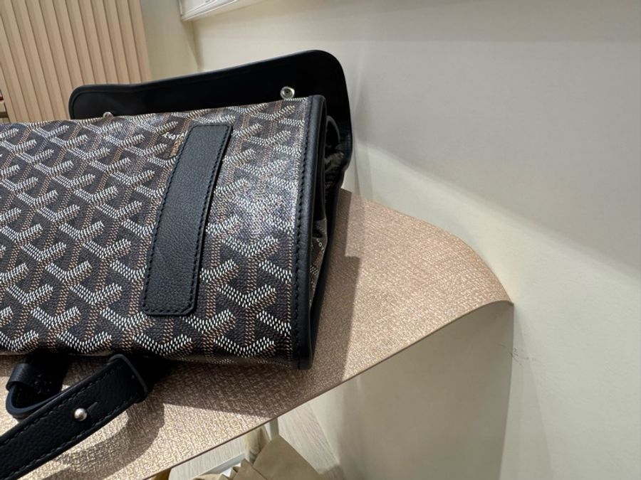 Goyard SAINT LEGER 中性雙扣翻 蓋折疊後背包(黑)-10