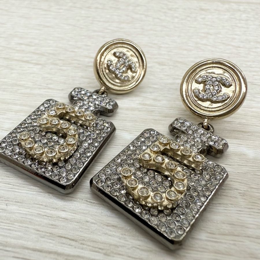 CHANEL銀色水鑽5號香水造型耳環-7