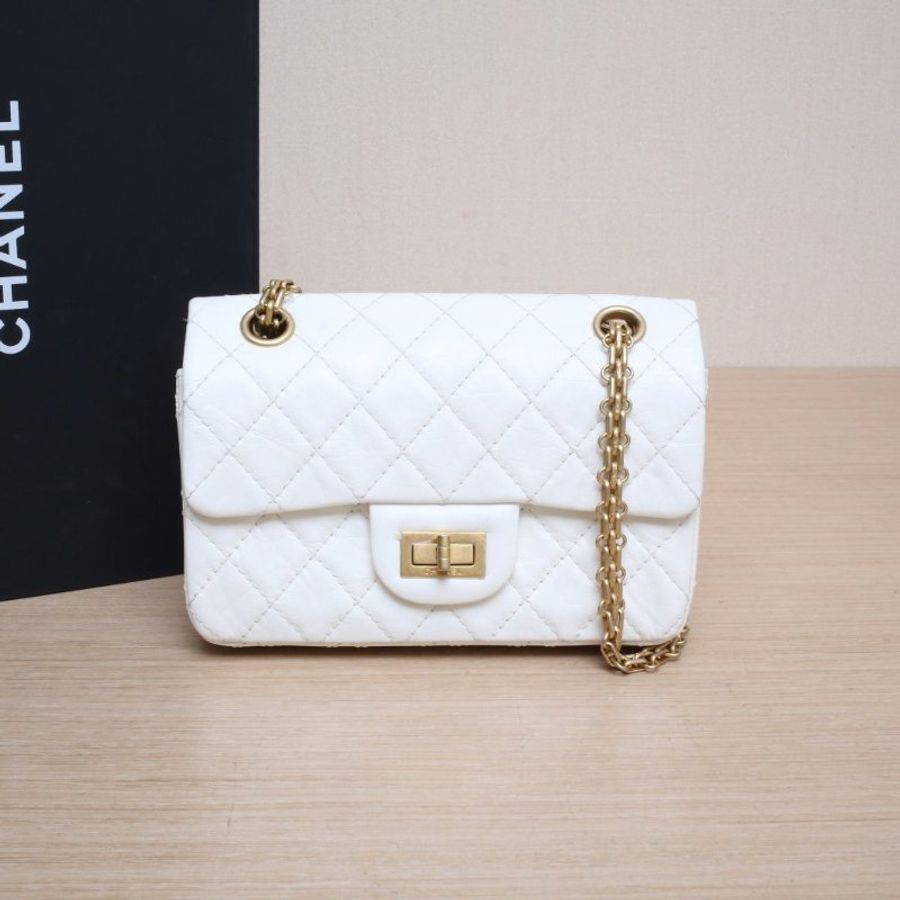 CHANEL 2.55口蓋包迷你20白色牛皮晶片開金扣肩背包-0