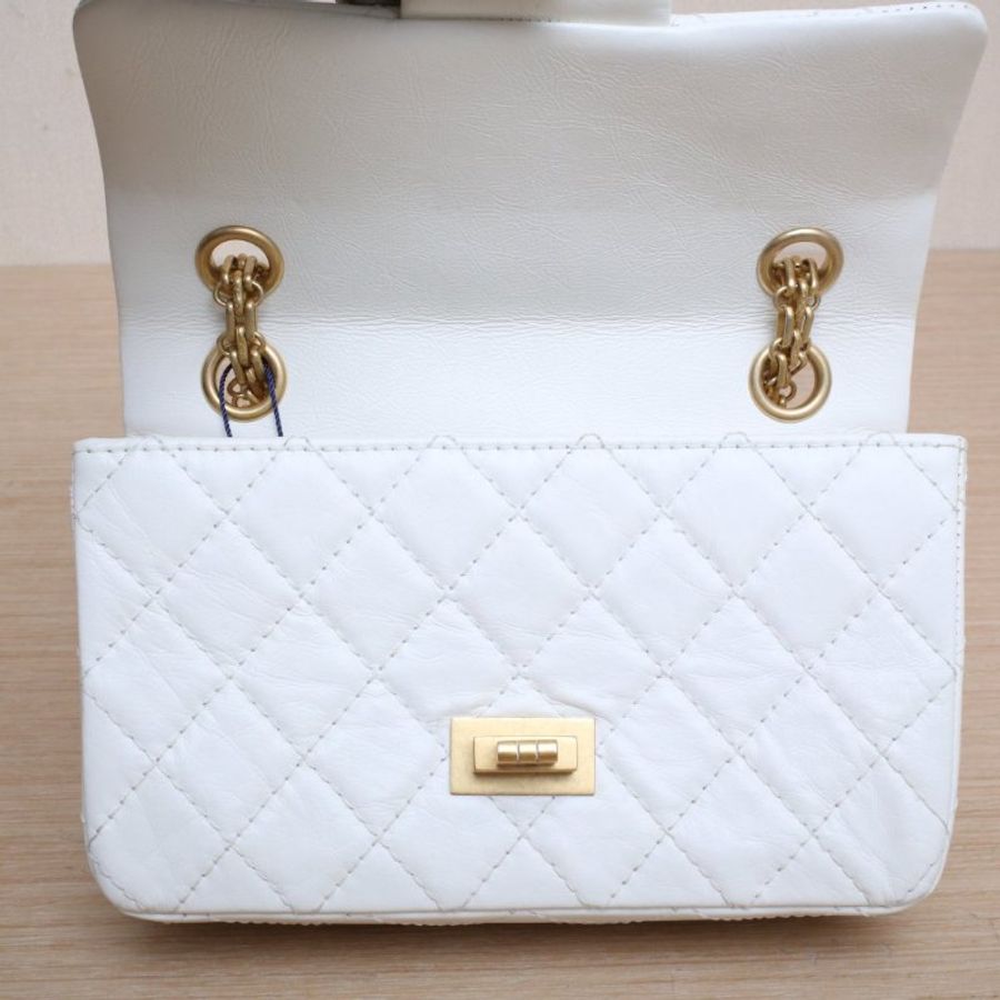CHANEL 2.55口蓋包迷你20白色牛皮晶片開金扣肩背包-2