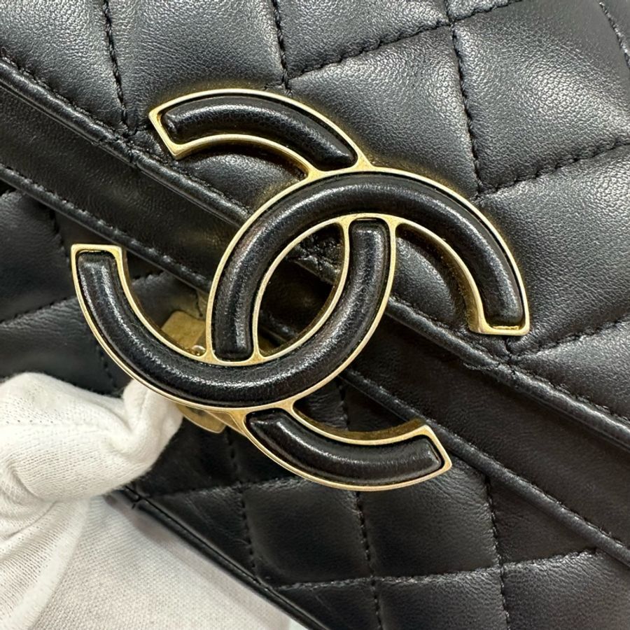 Chanel A57275 黑羊皮黑金釦斜背包 晚宴包-20
