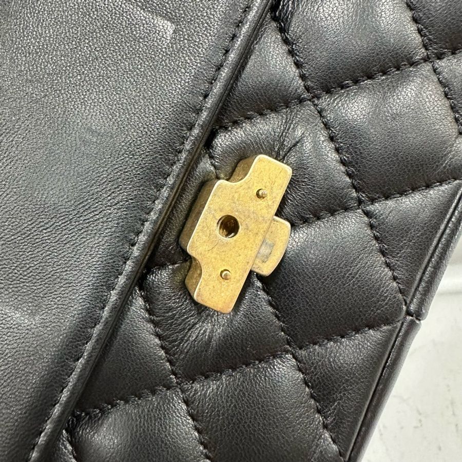 Chanel A57275 黑羊皮黑金釦斜背包 晚宴包-21