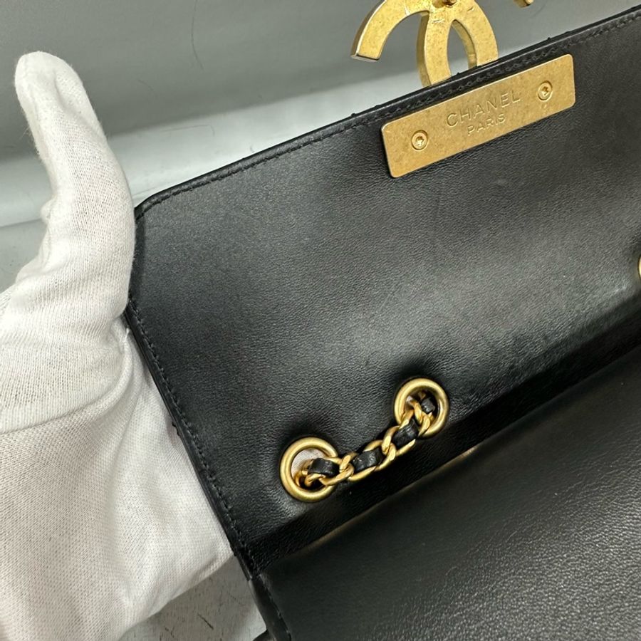 Chanel A57275 黑羊皮黑金釦斜背包 晚宴包-27