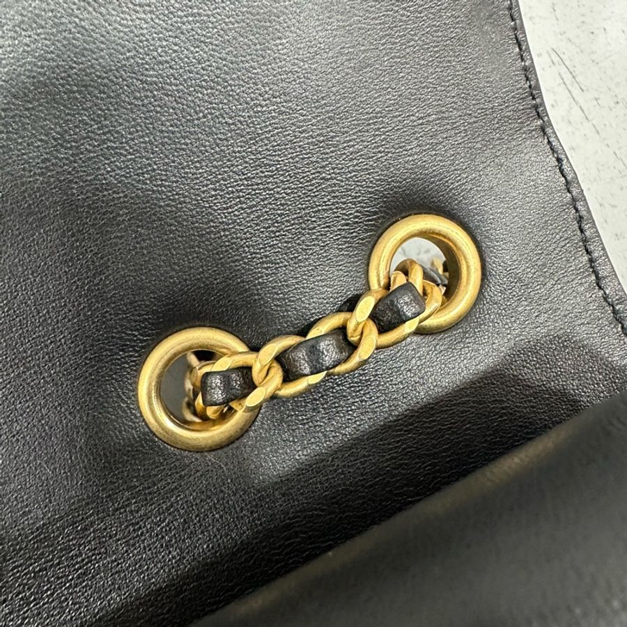 Chanel A57275 黑羊皮黑金釦斜背包 晚宴包-31