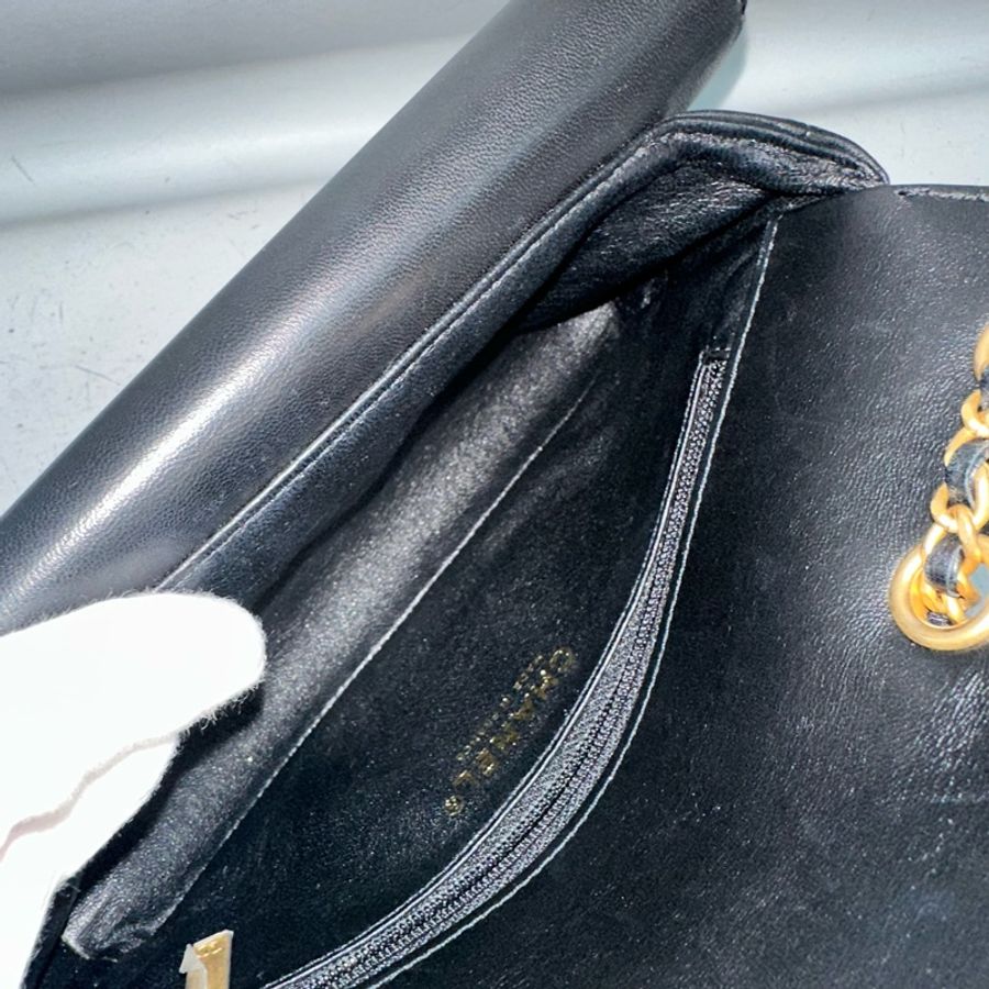 Chanel A57275 黑羊皮黑金釦斜背包 晚宴包-35