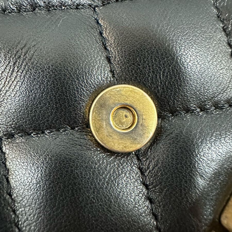 Chanel A57275 黑羊皮黑金釦斜背包 晚宴包-38