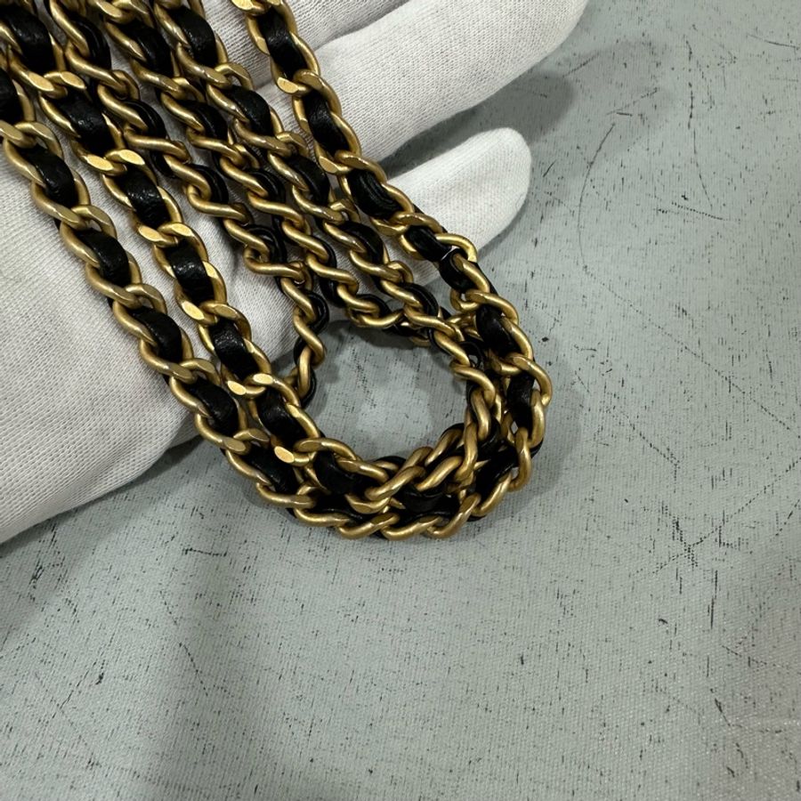 Chanel A57275 黑羊皮黑金釦斜背包 晚宴包-46