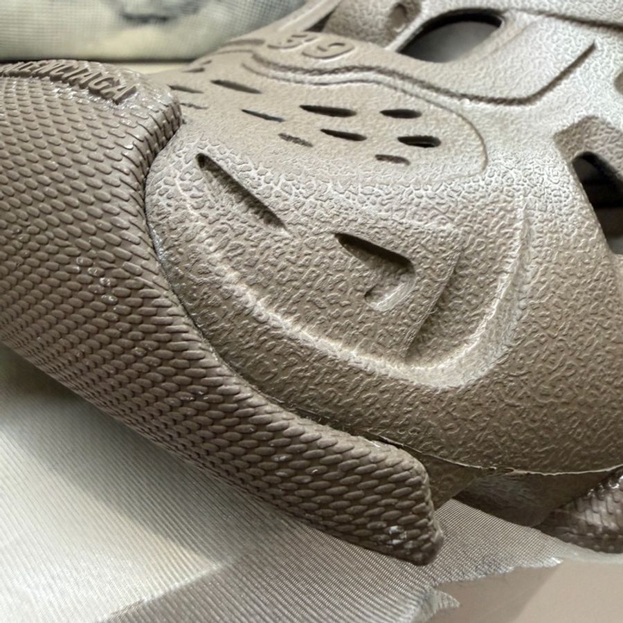 Balenciaga 咖色洞洞鞋 🤎🤎39/防塵袋-12