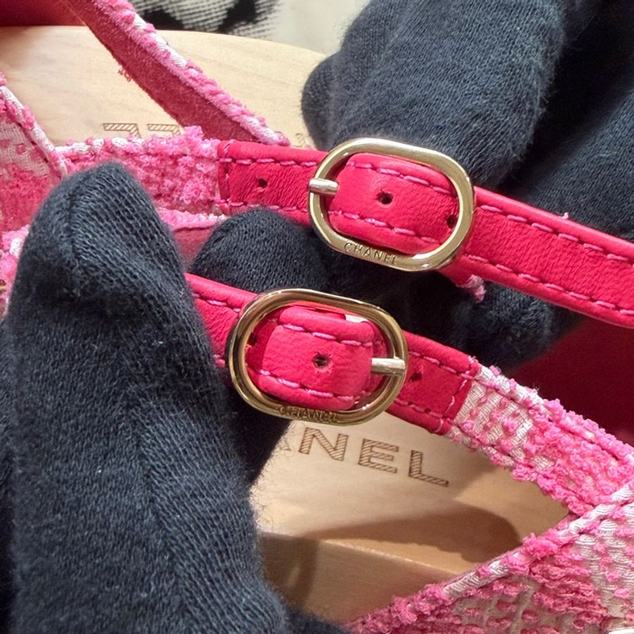 CHANEL 24c粉色LOGO木屐涼鞋 🩷40/防塵袋/全新🩷有瑕-10